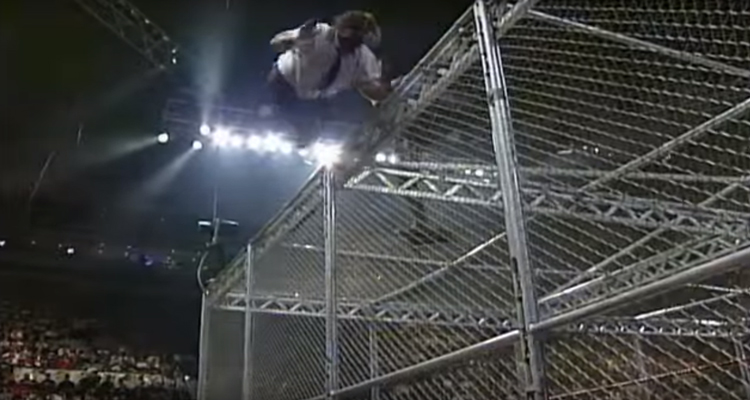 N.1 : The Undertaker balance Mankind du haut de la cage (28 juin 1998)