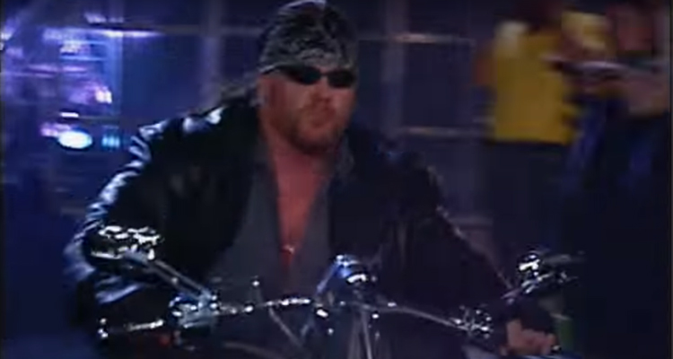 N.4 The Undertaker quitte son personnage de toujours pour un motard (21 mai 2000)
