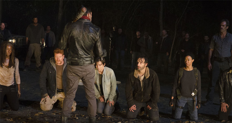 The Walking Dead (saison 6) : l'identité de la victime de Negan révélée avant le lancement de la saison 7 ?