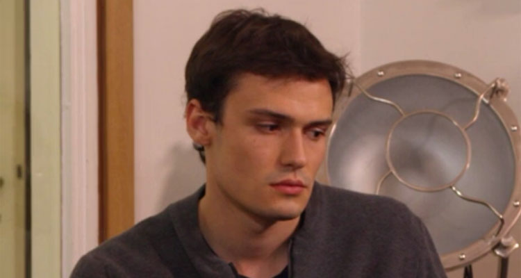 Elliot Delage (Les mystères de l'amour) : « Julien doit se détacher de Cathy, sa mère, dont il dépend beaucoup trop »
