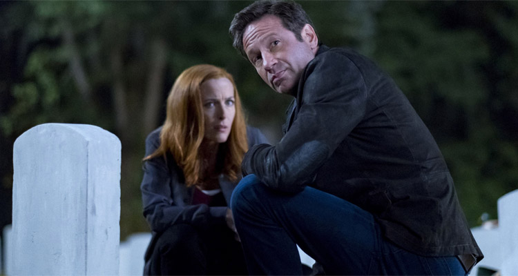X-Files (saison 11) : Gillian Anderson quitte la série, Scully bientôt morte ? Mulder retrouve un célèbre ami décédé