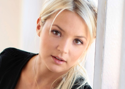 EN VEILLE : Virginie Efira (Canal+)