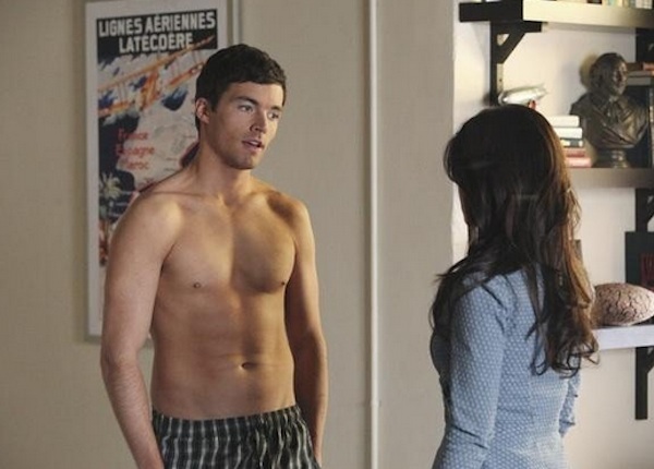 Ian Harding : le « prof fantasme » de Pretty Little Liars