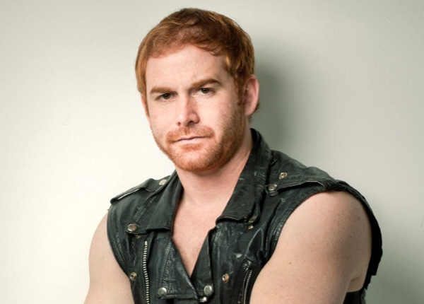 Andrew Santino est Danny