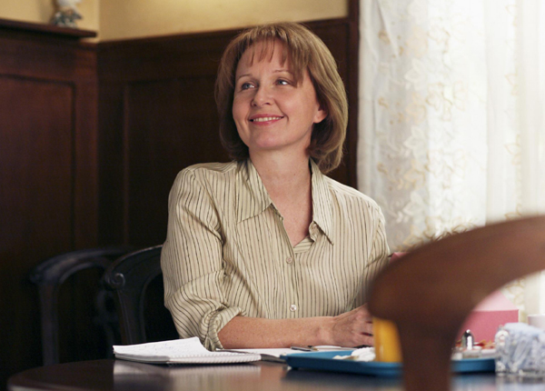 Ellis Grey (Kate Burton)