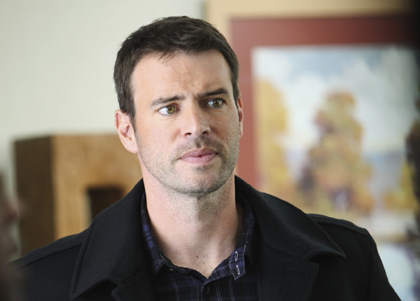 Henry Burton (Scott Foley)