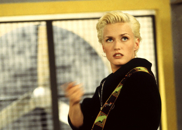 Cynthia (Annette Schreiber) : Le Miracle de l’amour