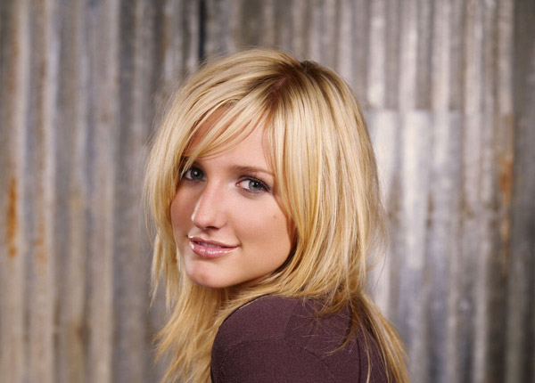 Ashlee Simpson (Cecilia Smith)