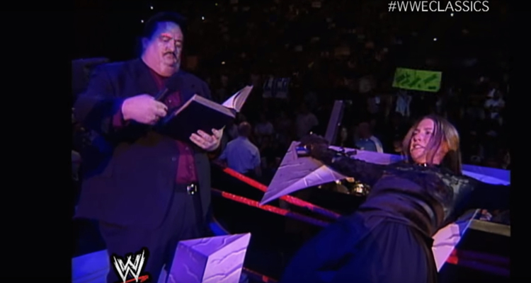 N.22 : The Undertaker épouse de force Stéphanie McMahon (26 avril 1999)
