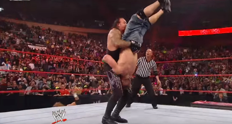 N.24 : The Undertaker attaque John Cena à RAW (16 novembre 2009)