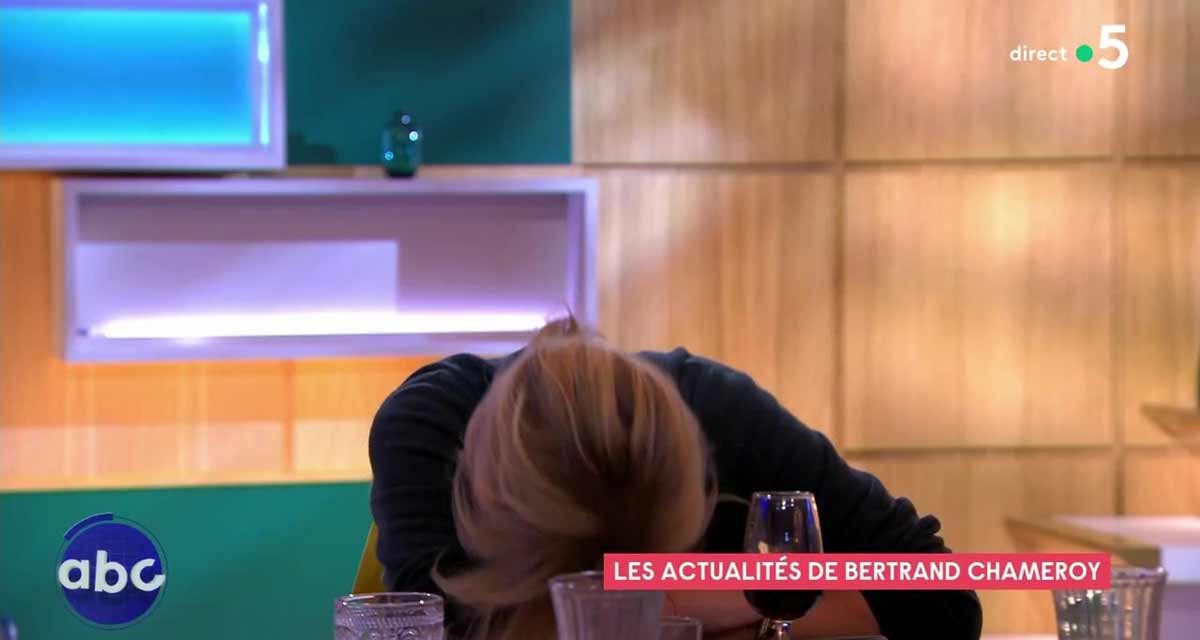 C à vous : Anne-Elisabeth Lemoine s'écroule sur la table en direct, le départ d'une chroniqueuse sur France 5