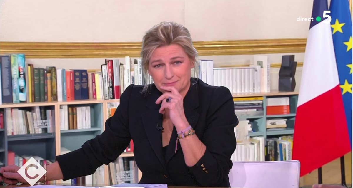  C à vous : “Je suis toute rouge !”, Anne-Elisabeth Lemoine déboussolée après une bourde sur France 5