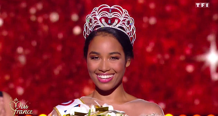 Miss France 2020 : Clémence Botino (Miss Guadeloupe) gagnante de la couronne face à Lou Ruat (Miss Provence) 