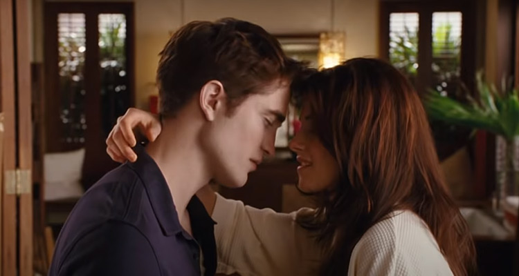 Twilight, chapitre 4 (W9) : comment Kristen Stewart et Robert Pattinson ont vécu leur scène d'amour