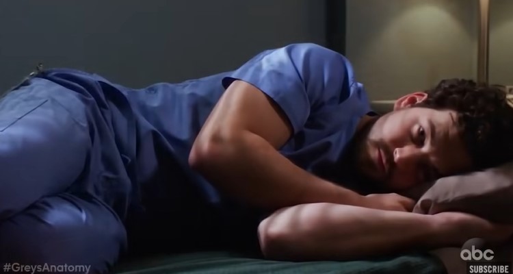 Grey's Anatomy (saison 17, TF1) : cette mort qui va choquer les fans de la série, Meredith Grey s'effondre