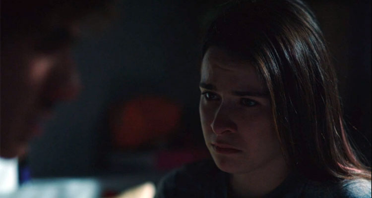 Plus belle la vie (spoiler) : Le choc terrible d'Elisa, Lola attaque Rochat sur France 3