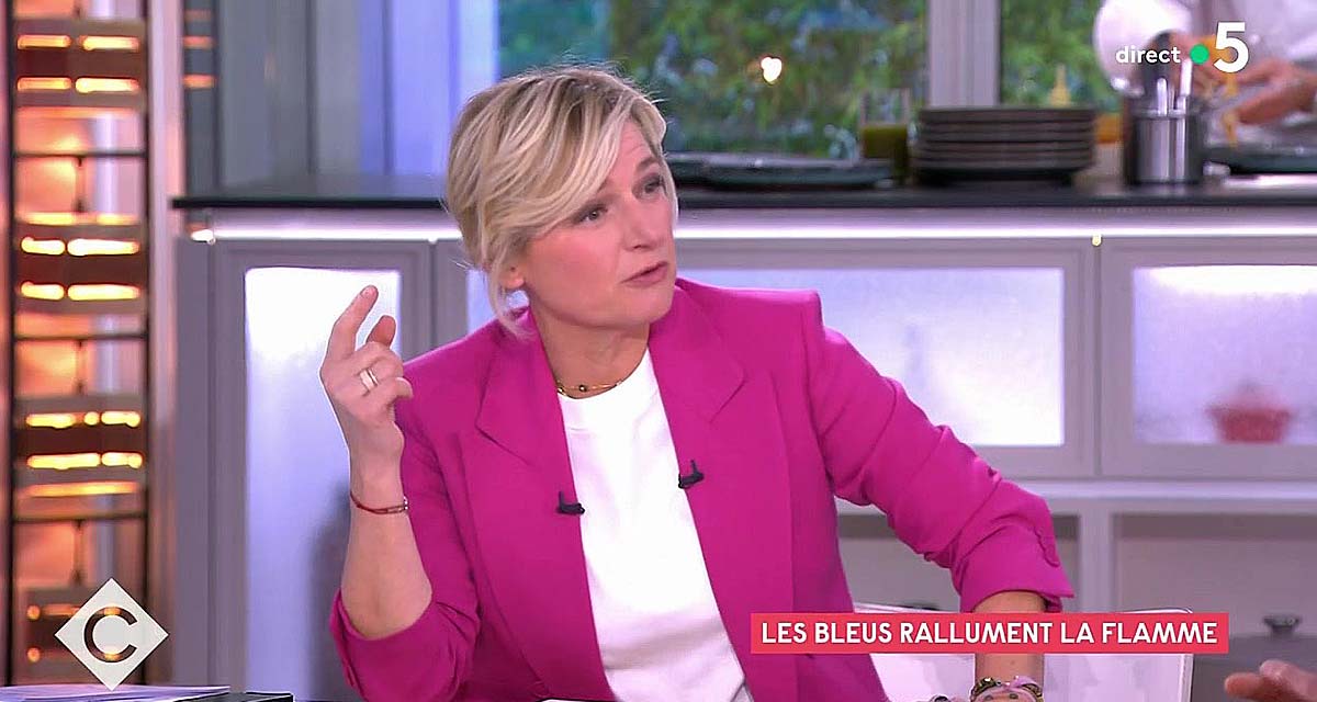 C à vous : Anne-Elisabeth Lemoine s'écroule sur sa table en direct sur France 5