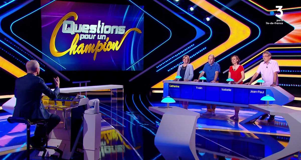 Questions pour un champion : le rappel à l'ordre de Samuel Etienne après une énorme boulette en direct sur France 3
