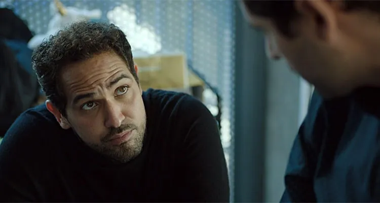 Demain nous appartient (spoiler) : une violente explosion, Karim bascule sur TF1 Demain nous appartient (spoiler) : une violente explosion, Karim bascule sur TF1