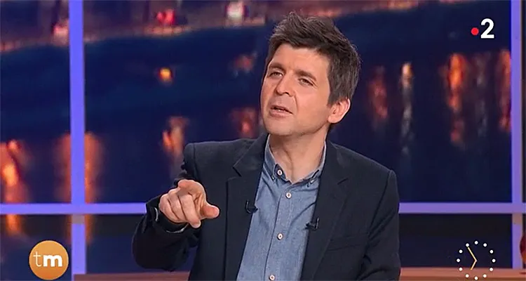 Télématin : la lourde chute de Julia Vignali, Thomas Sotto demande de l’aide en direct sur France 2 Télématin : la lourde chute de Julia Vignali, Thomas Sotto demande de l’aide en direct sur France 2