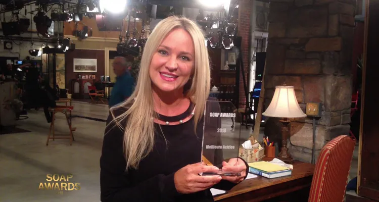 Sharon Case (Les feux de l’amour) : « Je suis très honorée de ce Soap Awards de la meilleure actrice » Sharon Case (Les feux de l’amour) : « Je suis très honorée de ce Soap Awards de la meilleure actrice »