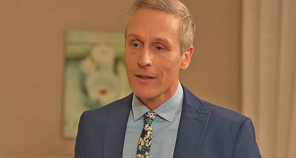 Jean-Luc Voyeux, Guéant dans Les mystères de l’amour, figure dans la distribution de la pièce « La Maîtresse en maillot de bain » au théâtre Lepic à Paris. Jean-Luc Voyeux, Guéant dans Les mystères de l’amour, figure dans la distribution de la pièce « La Maîtresse en maillot de bain » au théâtre Lepic à Paris.