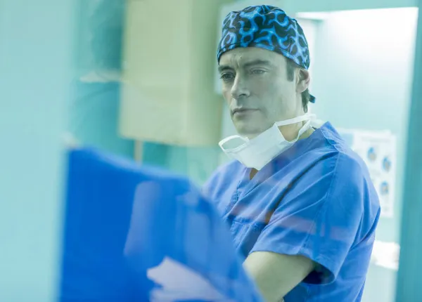 Anthony Delon : « Quand j’ai lu les scénarios d’Interventions, je n’ai eu aucune hésitation » Anthony Delon : « Quand j’ai lu les scénarios d’Interventions, je n’ai eu aucune hésitation »