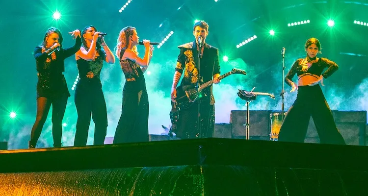 Eurovision 2022 : terrible inquiétude pour Alvan & Ahez avec « Fulenn », la scène s’enflamme à Turin Eurovision 2022 : terrible inquiétude pour Alvan & Ahez avec « Fulenn », la scène s’enflamme à Turin