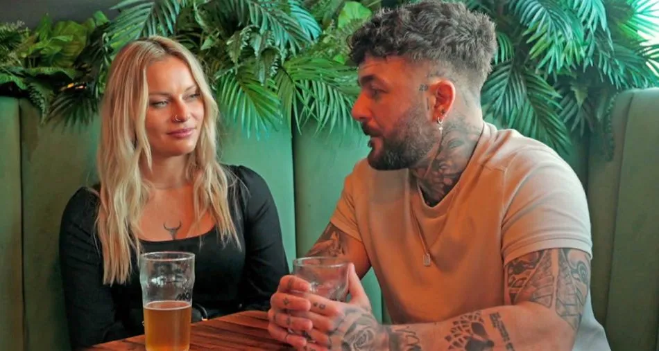 Laury et Anthony désormais amis très proches après leur divorce dans Mariés au premier regard sur M6 Laury et Anthony désormais amis très proches après leur divorce dans Mariés au premier regard sur M6