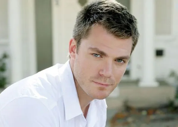 Les feux de l’amour : Ronan (Jeff Branson) va-t-il revenir dans la série ? Les feux de l’amour : Ronan (Jeff Branson) va-t-il revenir dans la série ?