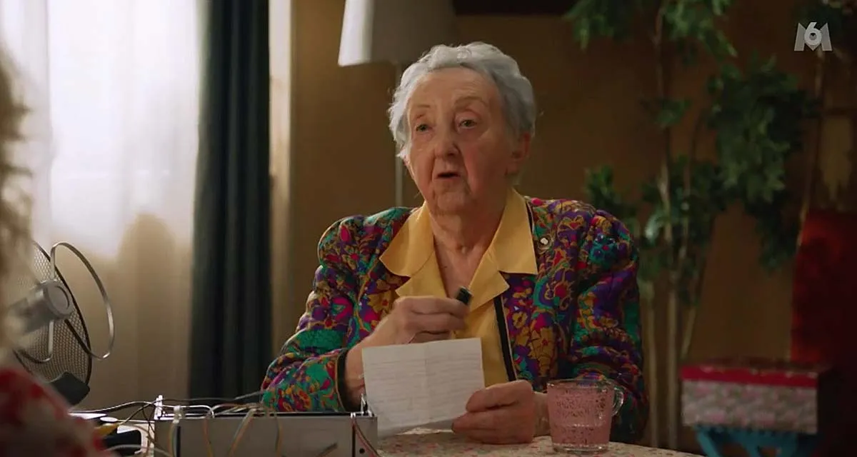« Je suis autoritaire et je râle tout le temps ! » Marie-Pierre Casey (En famille) très proche de Tata Lucienne, mais elle est contre le... « Je suis autoritaire et je râle tout le temps ! » Marie-Pierre Casey (En famille) très proche de Tata Lucienne, mais elle est contre le...