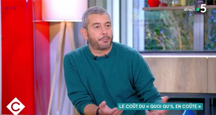 C à vous : obsession pour Ali Baddou, Daphné Burki fait flancher France 5 C à vous : obsession pour Ali Baddou, Daphné Burki fait flancher France 5