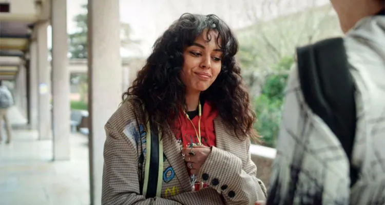 Plus belle la vie (spoiler) : Betty abandonnée par son père, Mathieu sombre sur France 3 Plus belle la vie (spoiler) : Betty abandonnée par son père, Mathieu sombre sur France 3