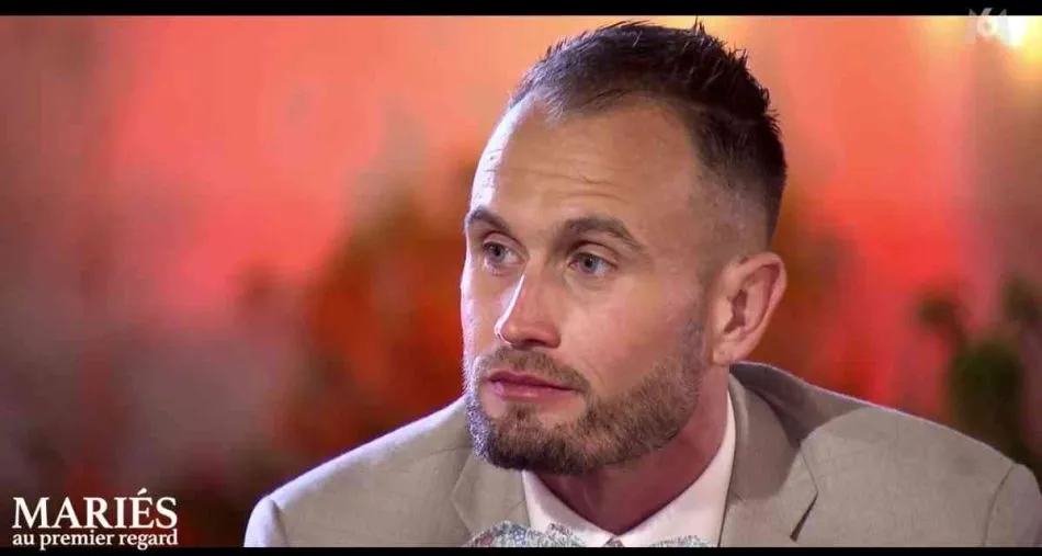 Mariés au premier regard : l’accrochage choc entre Estelle et Maximilien, un coup fatal sur M6 ? Mariés au premier regard : l’accrochage choc entre Estelle et Maximilien, un coup fatal sur M6 ?