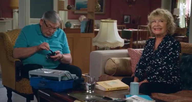 En famille : Roxane perd Kader (Tarek Boudali), audiences en hausse sur M6 En famille : Roxane perd Kader (Tarek Boudali), audiences en hausse sur M6