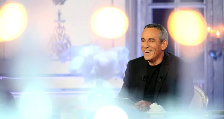 Salut les terriens : Christophe Dechavanne, Hubert Védrine, Nawell Madani et André Bercoff sur le plateau Salut les terriens : Christophe Dechavanne, Hubert Védrine, Nawell Madani et André Bercoff sur le plateau