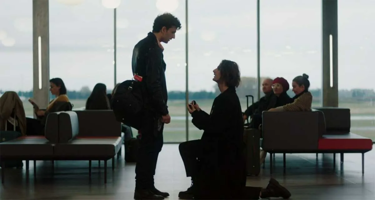 Ici tout commence (spoiler) : Greg épouse Eliott et s’envole pour Tokyo, des adieux déchirants sur TF1 Ici tout commence (spoiler) : Greg épouse Eliott et s’envole pour Tokyo, des adieux déchirants sur TF1