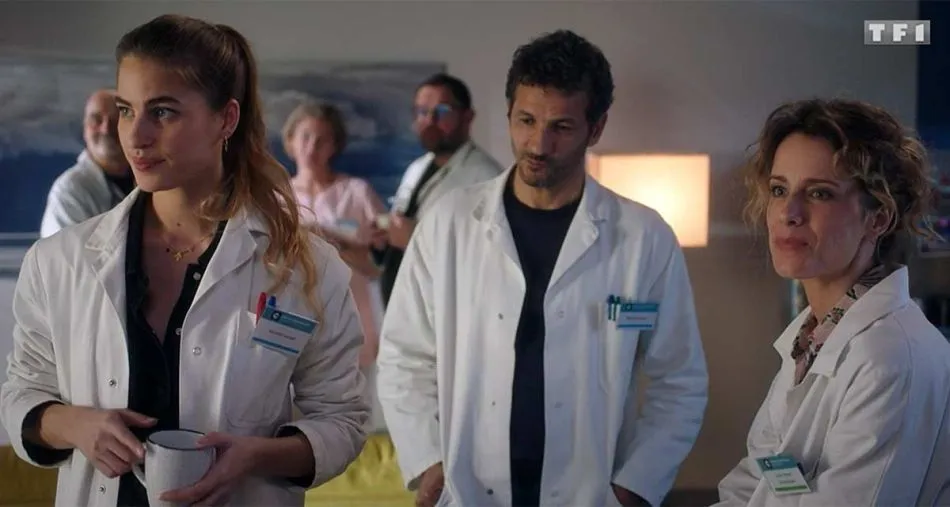 Demain nous appartient (spoiler) : Victoire (Solène Hebert) et Soizic en guerre sur TF1 Demain nous appartient (spoiler) : Victoire (Solène Hebert) et Soizic en guerre sur TF1