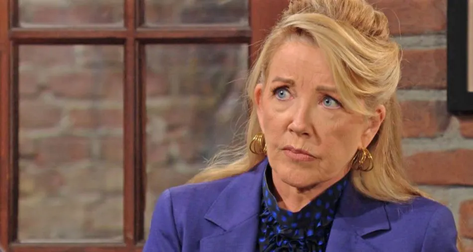Nikki (Melody Thomas Scott) panique en découvrant la présence de Stark (James Hyde) à Genoa Nikki (Melody Thomas Scott) panique en découvrant la présence de Stark (James Hyde) à Genoa