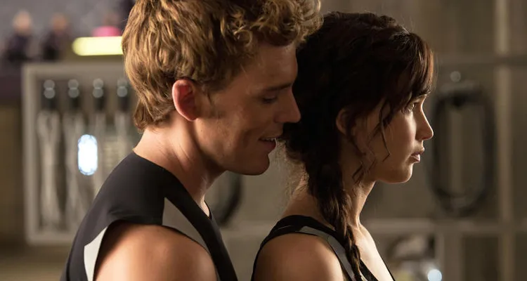 Hunger Games : Katniss (Jennifer Lawrence) et Peeta (Josh Hutcherson) prêts à survivre avant l’embrasement Hunger Games : Katniss (Jennifer Lawrence) et Peeta (Josh Hutcherson) prêts à survivre avant l’embrasement