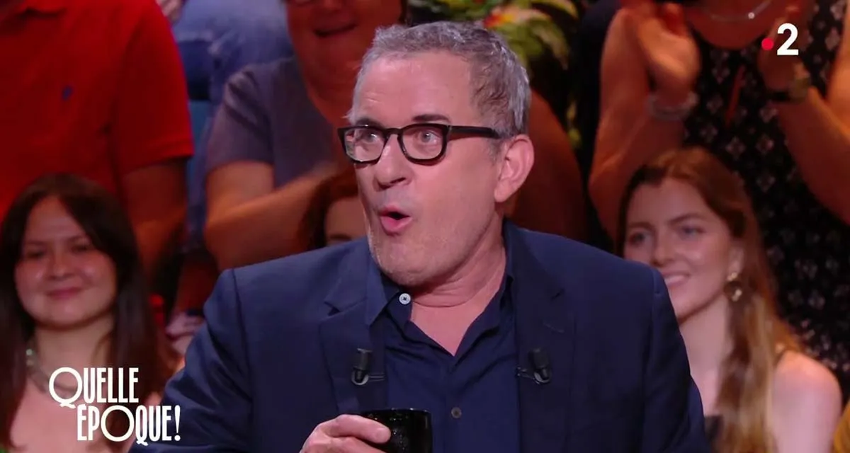 Quelle époque : Léa Salamé donne une fessée, Christophe Dechavanne insulté de « sal*pe » sur France 2 Quelle époque : Léa Salamé donne une fessée, Christophe Dechavanne insulté de « sal*pe » sur France 2