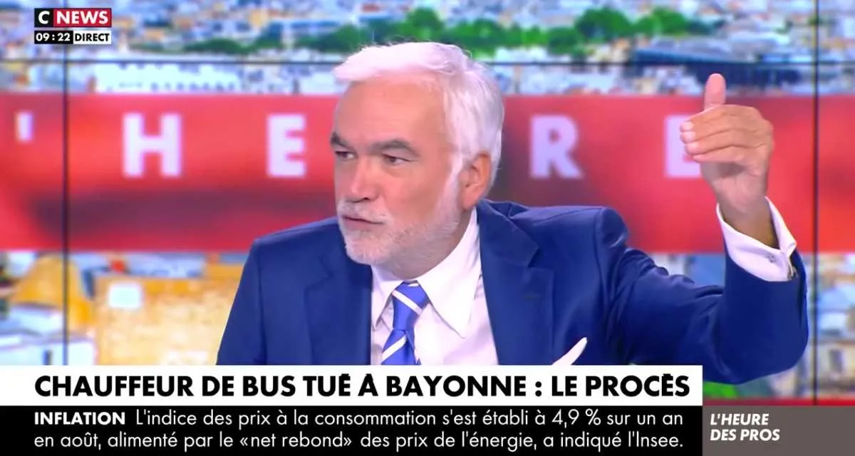 “Je ne vous demande pas de pleurer !” Pascal Praud clashe Eugénie Bastié dans L’heure des Pros sur CNews “Je ne vous demande pas de pleurer !” Pascal Praud clashe Eugénie Bastié dans L’heure des Pros sur CNews