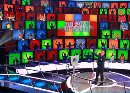 Jean-Luc Reichmann est Au pied du mur sur TF1 dès le 9 juillet Jean-Luc Reichmann est Au pied du mur sur TF1 dès le 9 juillet