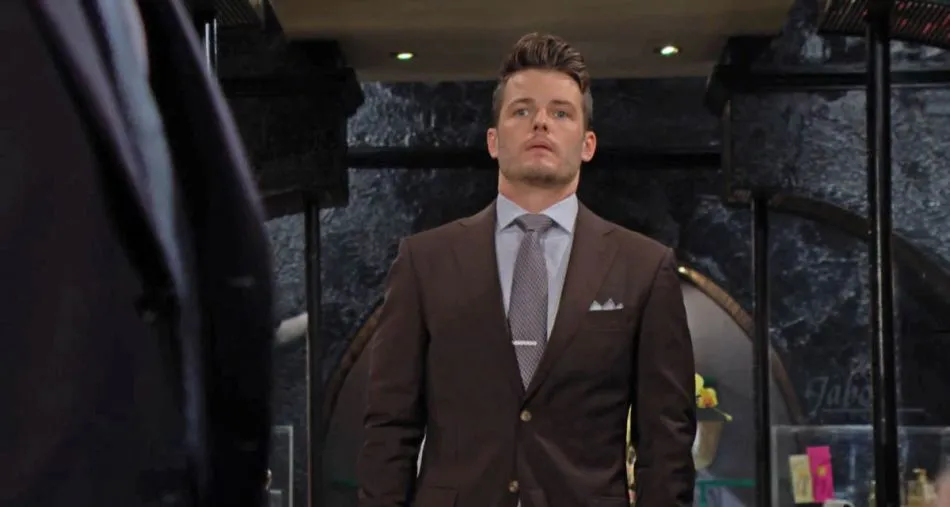 Kyle (Michael Mealor) surprend Diane (Susan Walters) dans les bras de Jack (Peter Bergman) Kyle (Michael Mealor) surprend Diane (Susan Walters) dans les bras de Jack (Peter Bergman)