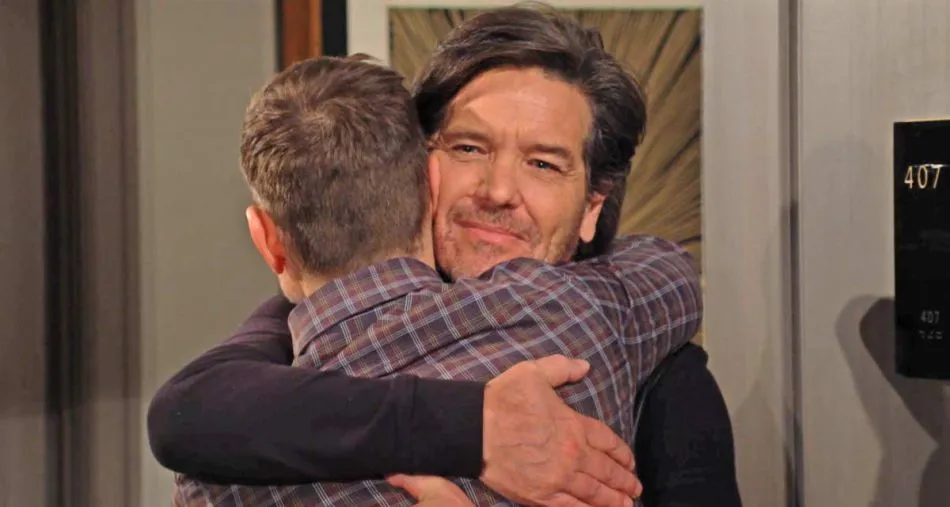 Danny (Michael Damian) fait son grand retour pour Noël dans Les feux de l’amour