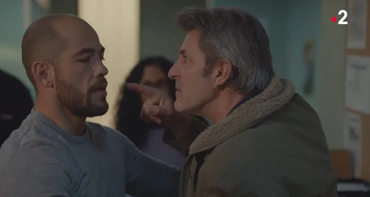 Un si grand soleil (spoiler) : Virgile tue le père de Dylan après la trahison d’Antonin Un si grand soleil (spoiler) : Virgile tue le père de Dylan après la trahison d’Antonin