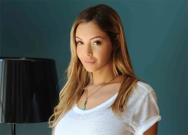 Nabilla se fiance avec Thomas à Marrakech dès le 31 juillet sur NRJ12 Nabilla se fiance avec Thomas à Marrakech dès le 31 juillet sur NRJ12