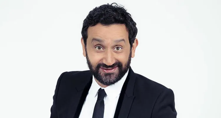 Mad Mag : Cyril Hanouna (Touche Pas à Mon Poste) rejoint Ayem Nour à la présentation et reçoit Loana Mad Mag : Cyril Hanouna (Touche Pas à Mon Poste) rejoint Ayem Nour à la présentation et reçoit Loana