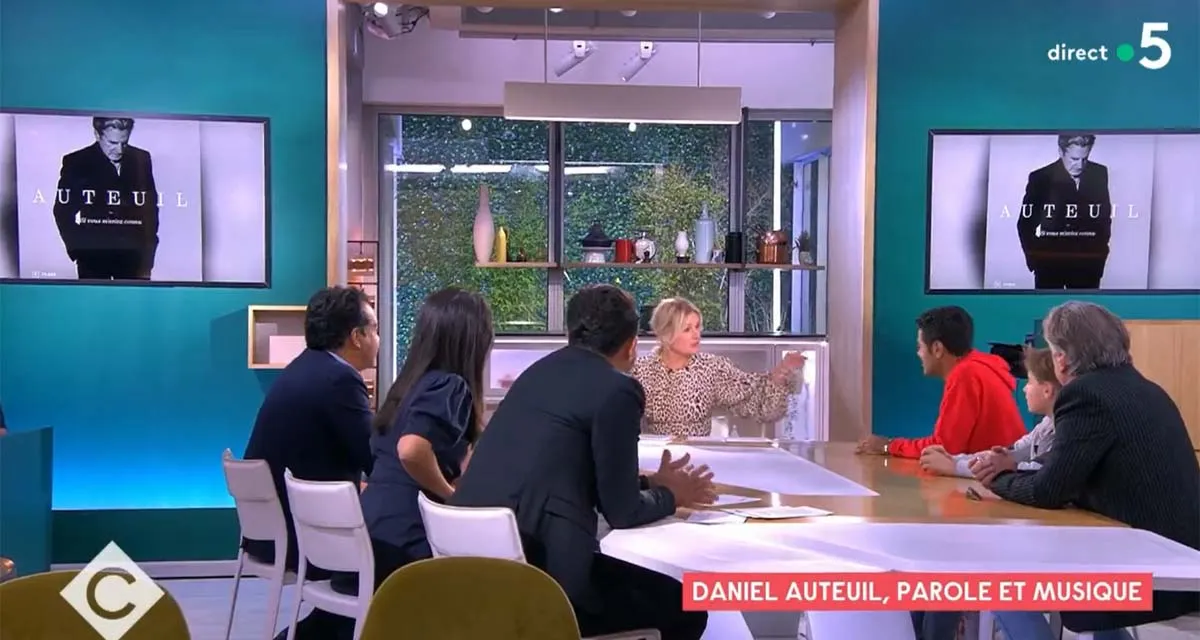 C à vous : Anne-Elisabeth Lemoine s’en va en direct, énorme malaise en plateau sur France 5 C à vous : Anne-Elisabeth Lemoine s’en va en direct, énorme malaise en plateau sur France 5