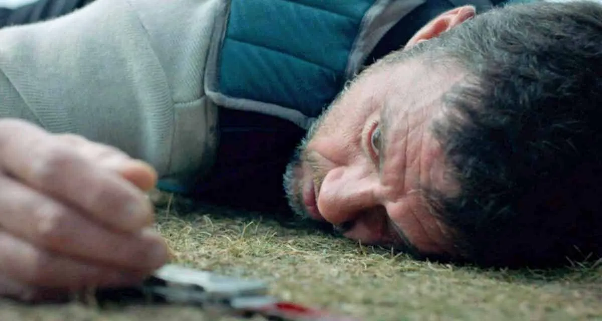 L’Île prisonnière (spoiler) : la mort d’Alpha (Lannick Gautry) et de Yannick (Kévin Azaïs), une fusillade tragique sur France 2 L’Île prisonnière (spoiler) : la mort d’Alpha (Lannick Gautry) et de Yannick (Kévin Azaïs), une fusillade tragique sur France 2